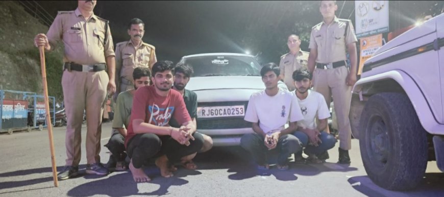 देवप्रयाग थानाध्यक्ष महिपाल सिंह रावत ने सिखाया ट्रैफिक नियमों का पाठ, स्टंटबाजों को दिलवाया सात वचन।
