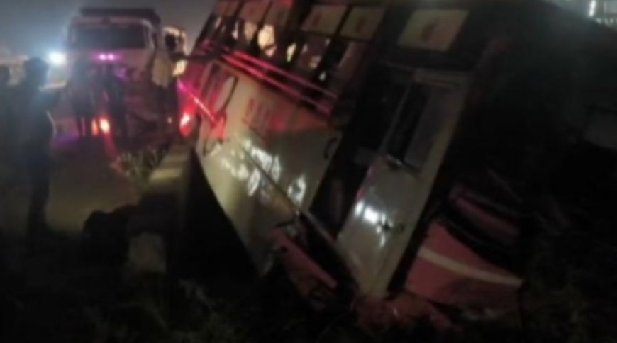 ढखेरवा चौराहा से देहरादून तक चलने वाली बस बाजपुर उत्तराखंड में हुई दुर्घटना ग्रस्त,कई यात्री घायल