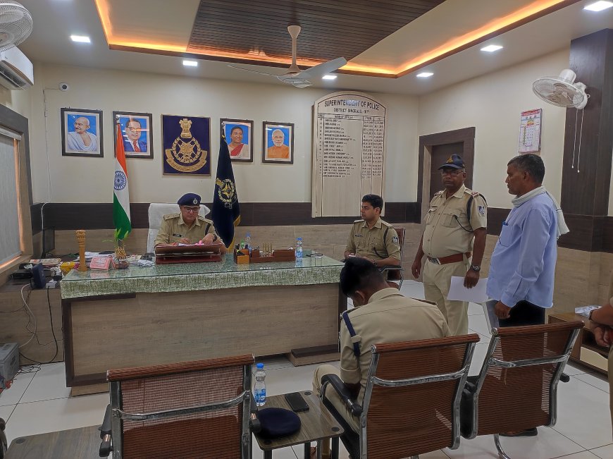 *पुलिस अधीक्षक कार्यालय में आयोजित की गई जनसुनवाई* *पुलिस अधीक्षक, श्री मनीष खत्री ने प्रत्येक फरियादी की समस्या सुनी* राजपत्रित अधिकारी (पुलिस), थाना प्रभारी व चौकी प्रभारियों को कार्यवाही के दिए निर्देश
