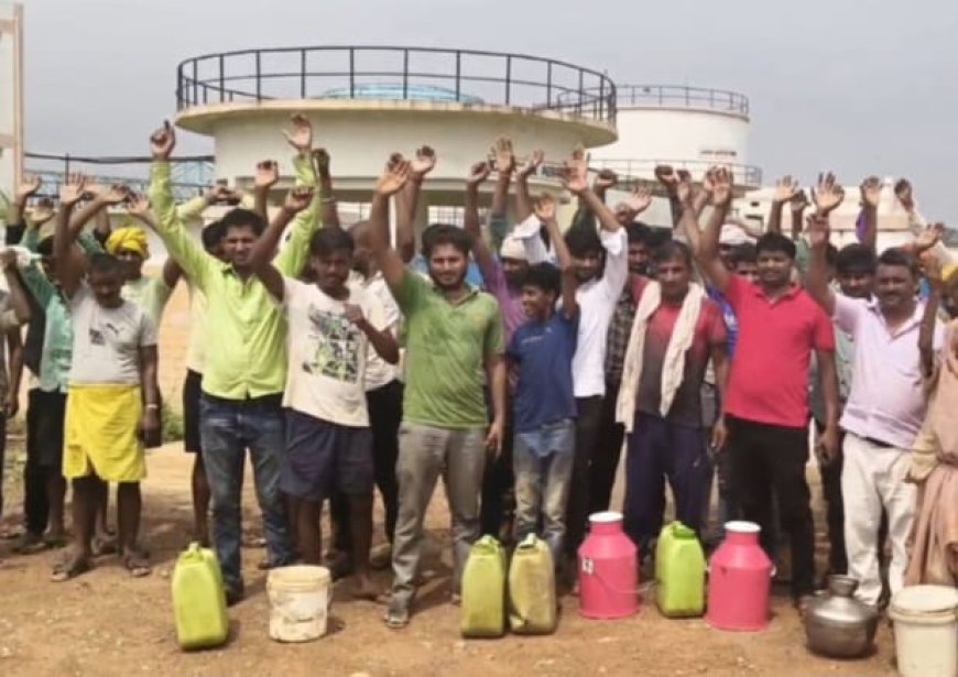 खोराडीह के मैरहवा में पानी की समस्या को लेकर ग्रामीणों का टंकी पर धरना-प्रदर्शन