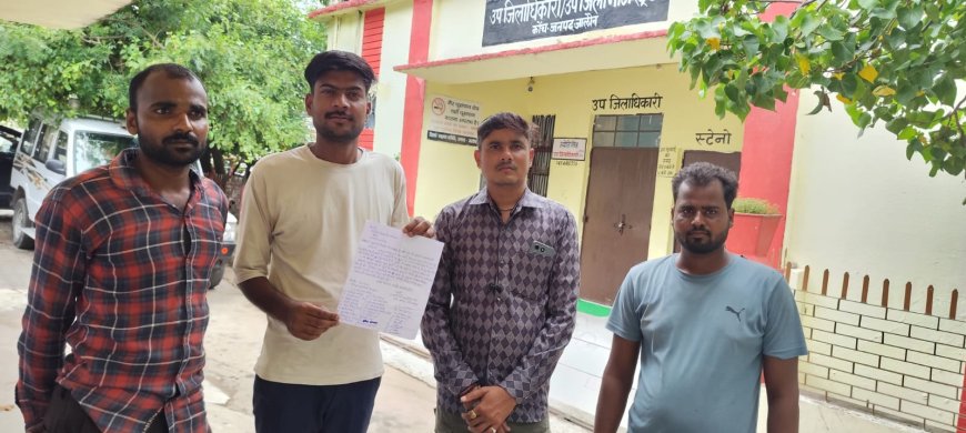 अन्ना गौवंश कर रहे है धान की फसल को बर्बाद एस डी एम को दिया पत्र