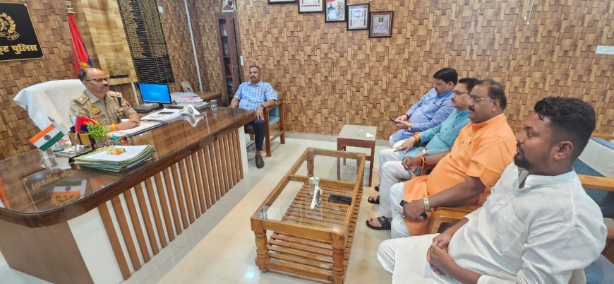 पुलिस अधीक्षक चित्रकूट द्वारा माननीय जनप्रतिनिधियों के साथ गोष्ठी कर बेहतर कानून व्यवस्था हेतु सुझाव लिये गये