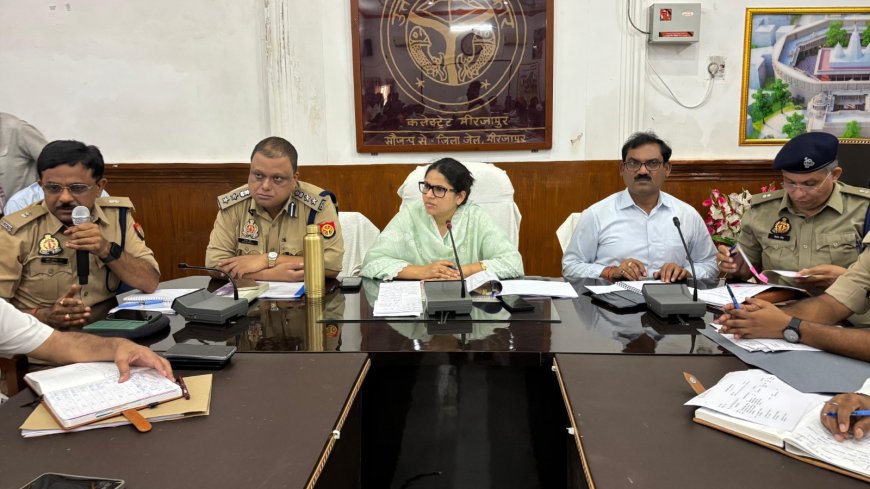 जिलाधिकारी व वरिष्ठ पुलिस अधीक्षक ने मोहर्रम, कावड़ यात्रा सहित अन्य त्यौहारो के शान्तिपूर्ण ढंग से सम्पन्न कराने के दृष्टिगत धर्मगुरूओ व वरिष्ठ नागरिको के साथ की बैठक