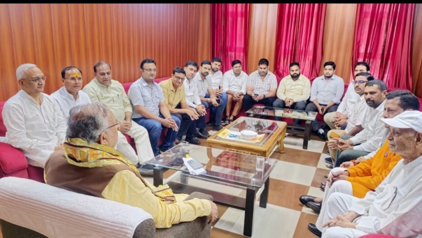 कैबिनेट मंत्री सुरेश जी का मथुरा आगमन पर किया गया जोरदार स्वागत