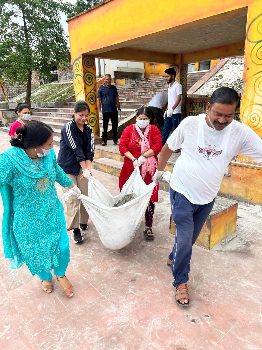 नगर निगम श्रीनगर द्वारा अल्केश्वर घाट पर सघन सफाई अभियान।