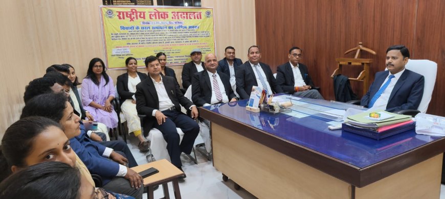 लोक अदालत को प्रभावी रूप से सफल बनाने हेतु  जनपद न्यायाधीश महोदय/अध्यक्ष, जिला विधिक सेवा प्राधिकरण चित्रकूट की अध्यक्षता में समस्त न्यायिक अधिकारियों की बैठक सम्पन्न हुयी।