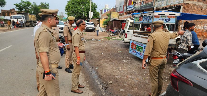 पुलिस अधीक्षक चित्रकूट द्वारा मोहर्रम त्यौहार को सकुशल सम्पन्न कराने जाने के दृष्टिगत थाना भरतकूप व शिवरामपुर चौराहे में पैदल गस्त कर सड़क पर अवैध अतिक्रमण को हटवाया गया