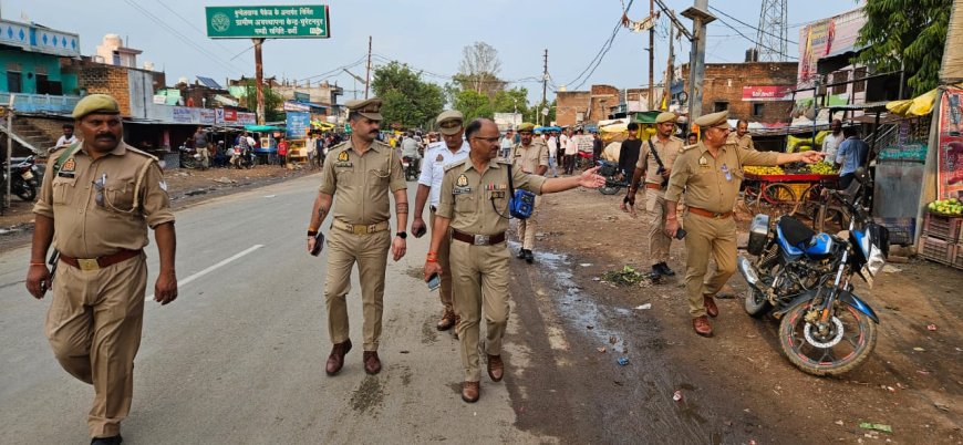 पुलिस अधीक्षक चित्रकूट द्वारा मोहर्रम त्यौहार को सकुशल सम्पन्न कराने जाने के दृष्टिगत थाना भरतकूप व शिवरामपुर चौराहे में पैदल गस्त कर सड़क पर अवैध अतिक्रमण को हटवाया गया