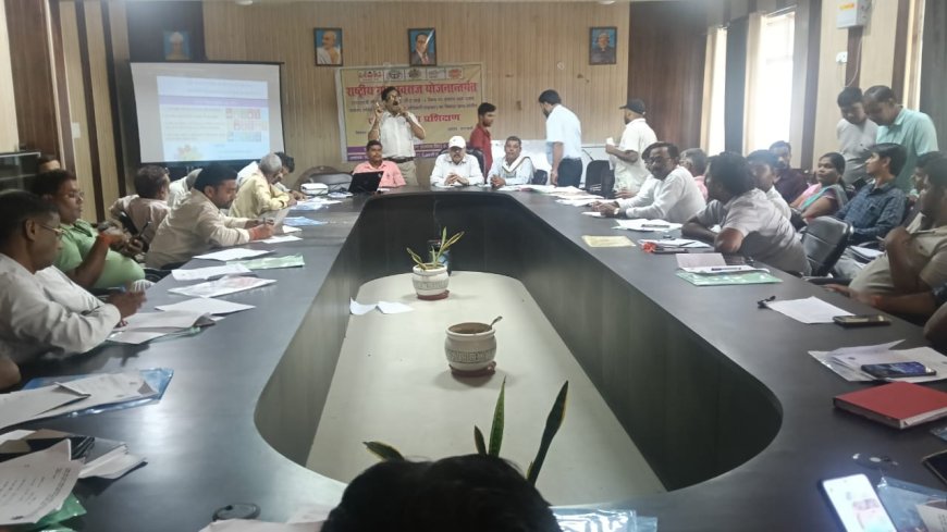 राष्ट्रीय ग्राम स्वराज योजना अन्तर्गत एक दिवसीय ग्राम प्रधान पंचायत सचिव ग्राम विकास अधिकारियों का प्रशिक्षण ब्लाक सभागार सिरौलीगौसपुर में हुआ