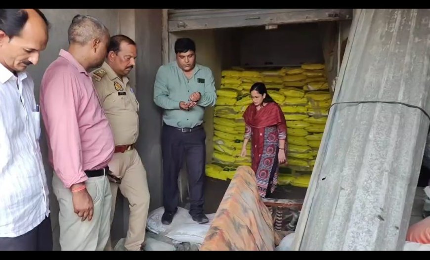 किसानों के हित में बड़ी कार्रवाई उरई में 700 बोरी संदिग्ध -NPK उर्वरक जब्त, दुकान सील