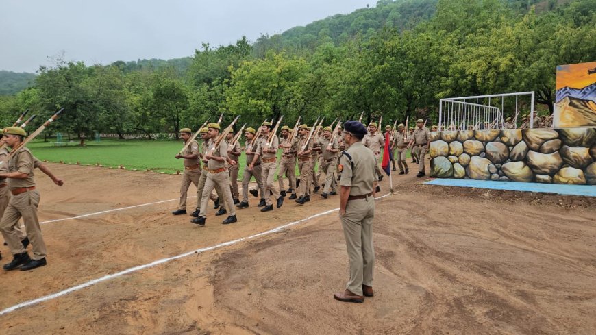 पुलिस अधीक्षक चित्रकूट ने शुक्रवार की परेड की सलामी लेकर परेड का निरीक्षण तत्पश्चात पुलिस लाइन का भ्रमण किया