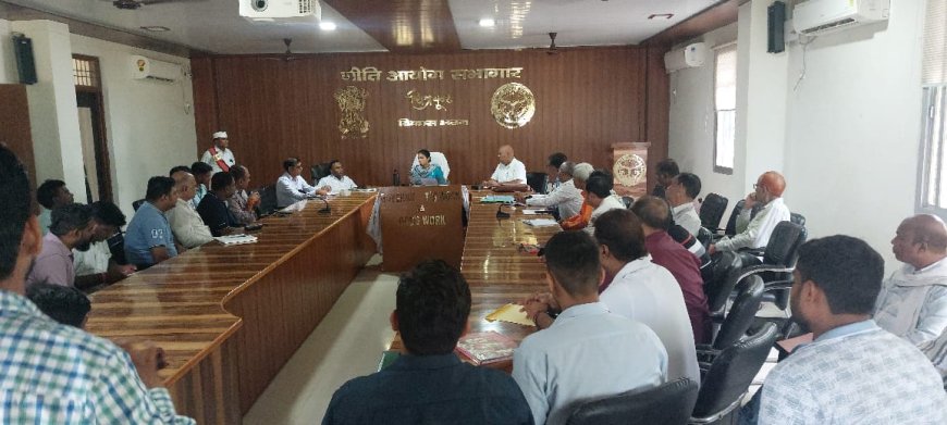 मुख्य विकास अधिकारी अमृतपाल कौर की अध्यक्षता में उर्वरक विनिर्माता /आपूर्तिकर्ता कंपनी / प्रतिनिधि, थोक एवं फुटकर उर्वरक विक्रेताओं की बैठक संपन्न