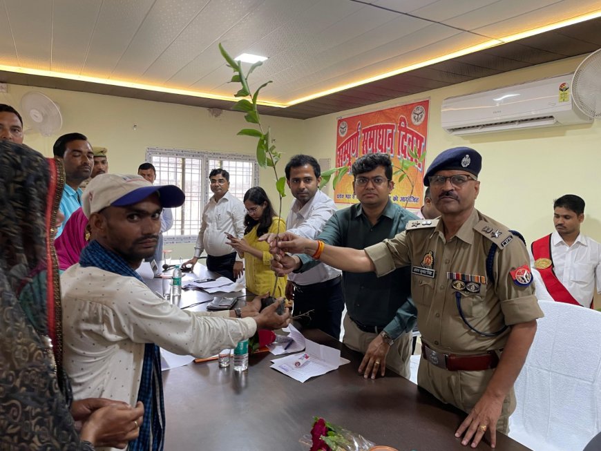 जिलाधिकारी व पुलिस अधीक्षक चित्रकूट की अध्यक्षता में तहसील सभागार कर्वी में सम्पूर्ण समाधान दिवस का आयोजन किया गया