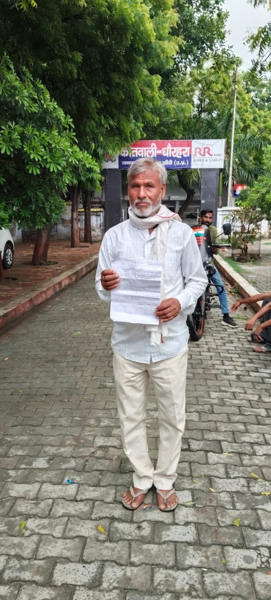 धौरहरा ग्राम वाली में मुस्लिम समुदाय के द्वारा काटे गए हरे भरे बबूल के 8 पेंड़ मुस्लिम समुदाय की दबंगई आई सामने