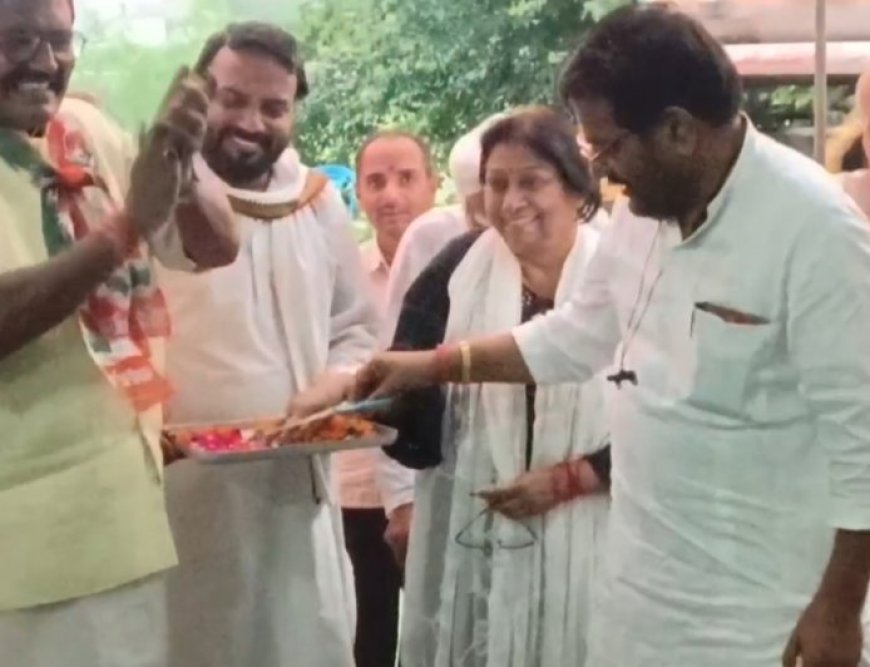 कांग्रेस कार्यालय के शुभारम्भ में पहुंचे ब्रजलाल ख़ाबरी ने फीता काटकर कार्यालय का किया उद्घाटन
