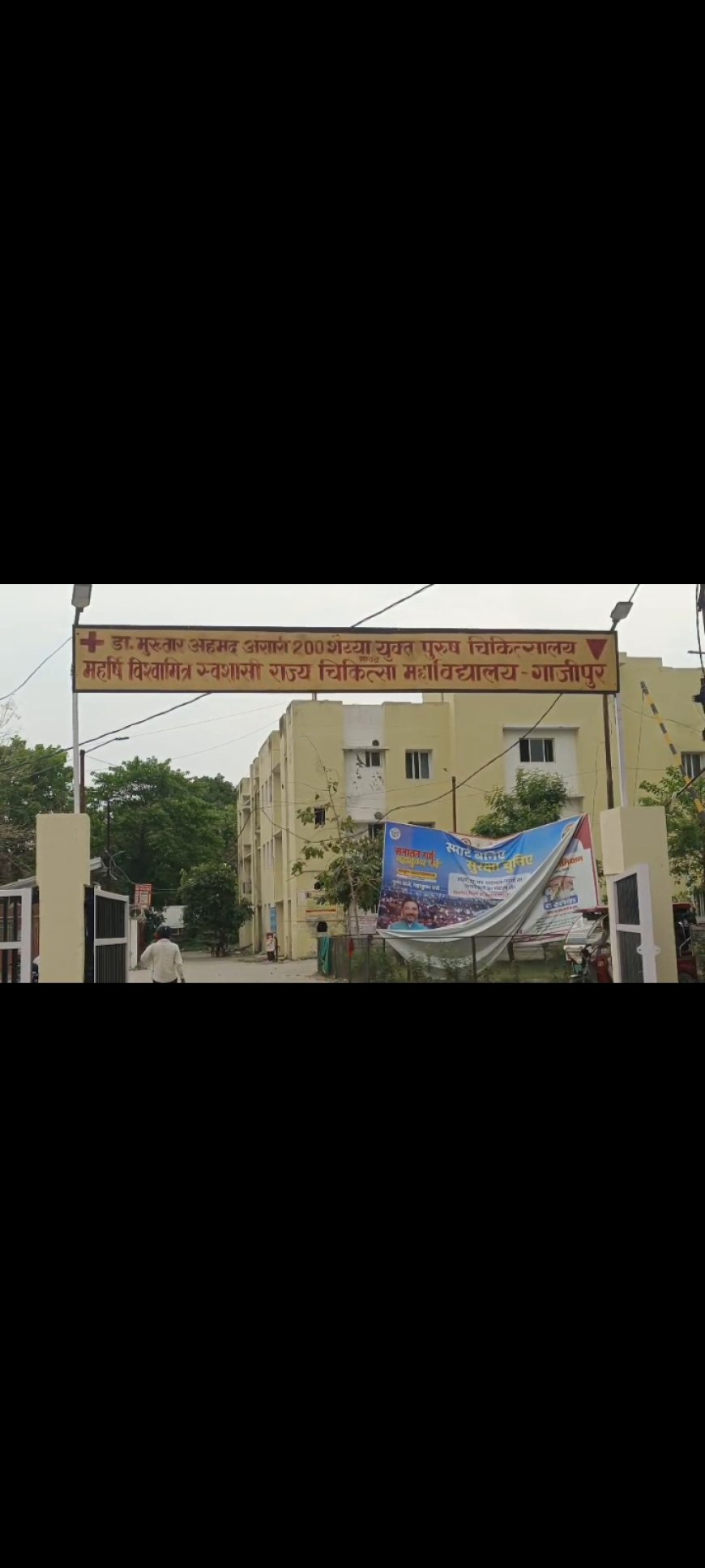 सड़क हादसे में बाइक सवार 3 लोगों की मौत। बेकाबू कार ने बाइक में मारी टक्कर।