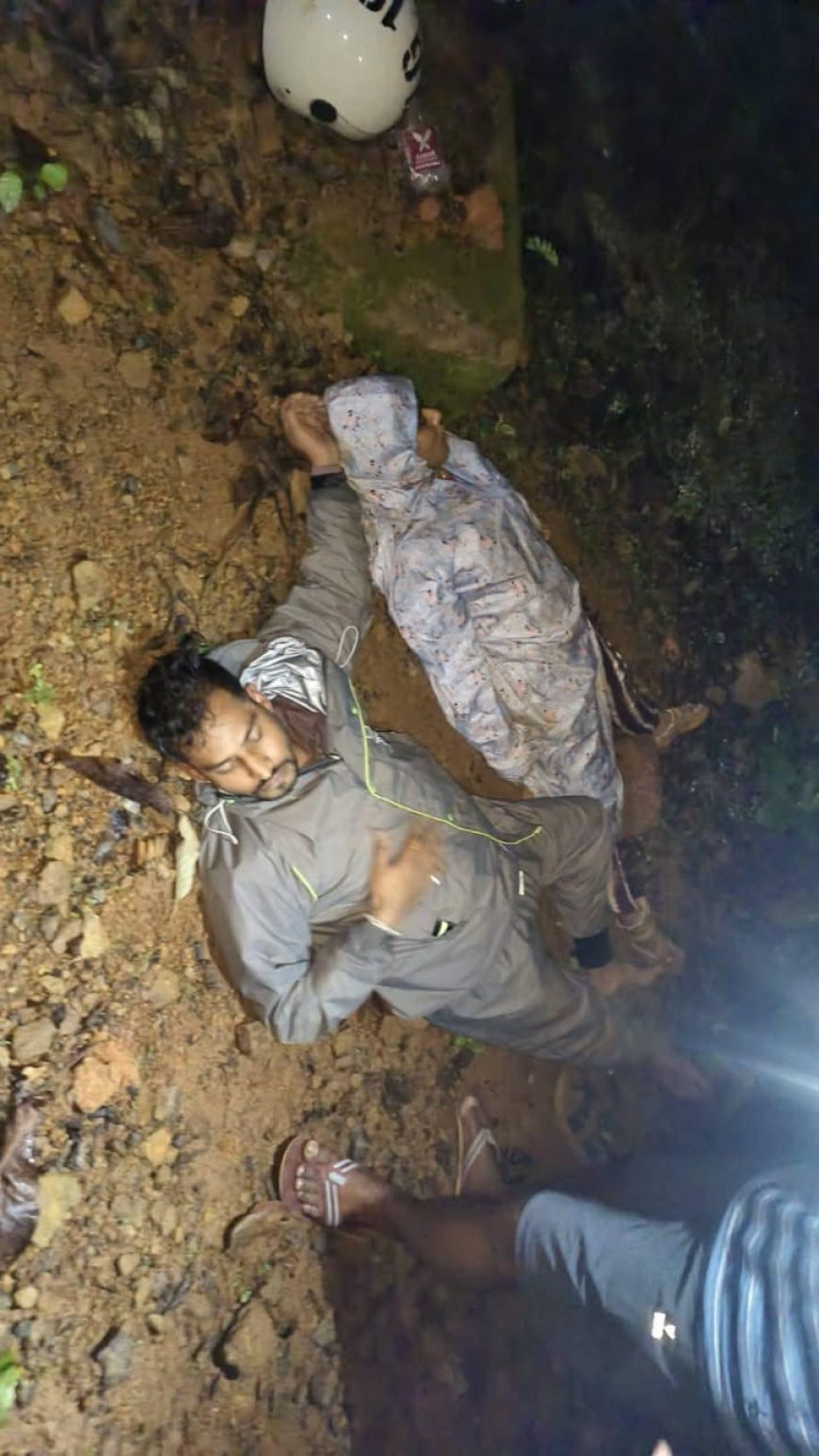 सिंगरौली सरई थाना क्षेत्र अंतर्गत पुलिस चौकी निवास के धौहनी बरका कें जंगल में पति-पत्नी की सड़क दुर्घटना में मौत