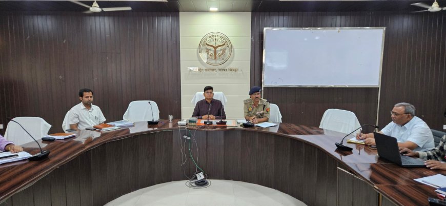 जिलाधिकारी  की अध्यक्षता में व पुलिस अधीक्षक की उपस्थिति में श्रावण मास/कावण यात्रा को देखते तैयारीयों के संबंध में समीक्षा बैठक कलेक्ट्रेट सभागार में संपन्न हुई।