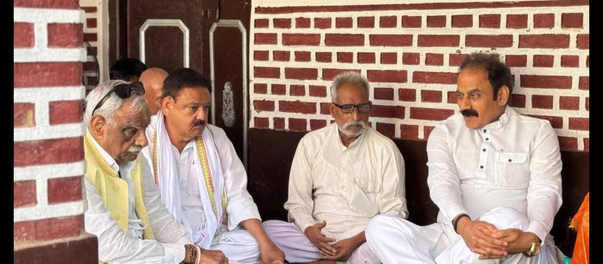 शोकाकुल परिजनों से मिलकर अपनी संवेदनाएं प्रकट की।