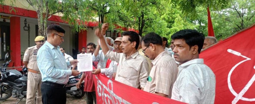 भाकपा ने राष्ट्रपति को सम्बोधित 11 सूत्रीय मांग पत्र सिटी मजिस्ट्रेट को सौपा