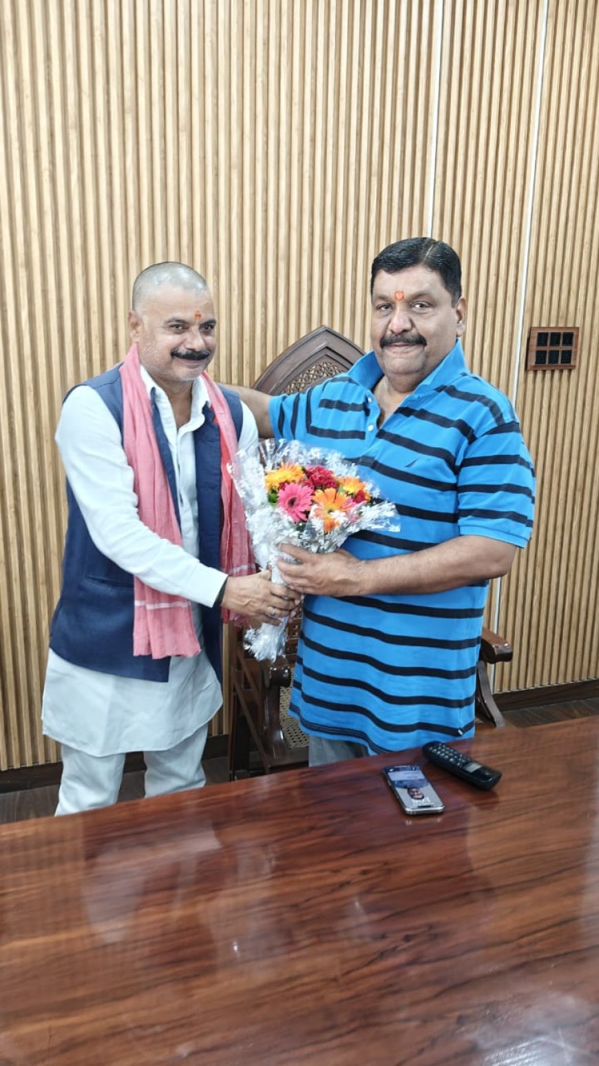 पासी उत्थान समिति उ0प्र0 के राष्ट्रीय अध्यक्ष उमेश उर्फ सन्तोष कुमार रावत ने अरविंद कुमार सिंह गोप से आर्शीवाद प्राप्त किया
