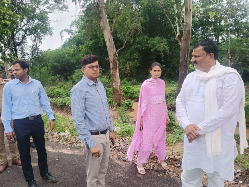 ग्राम पंचायत भौंरी के अंतर्गत क्षेत्र पंचायत निधि से ठठेरवा तालाब तथा पडुई नदी के जीर्णोद्धार एवं खुदाई कार्य का औचक निरीक्षण किया।