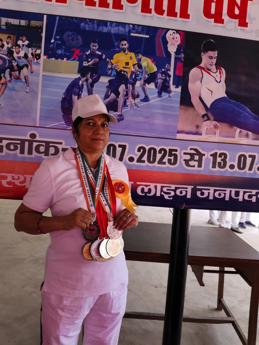 महिला दरोगा ने 10 पदक जीत  बढ़ाया संत कबीर नगर का मान