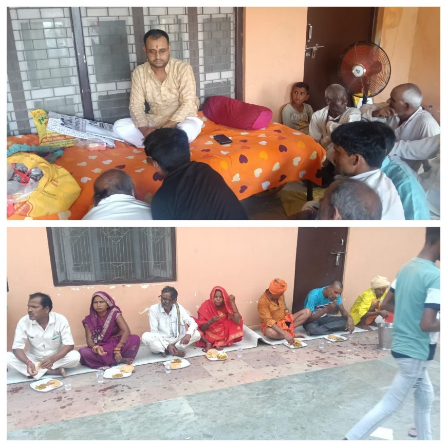 गुरु पूर्णिमा के अवसर पर श्रीकोटवाधाम में छोटी गद्दी के महन्त विशाल दास के भन्डारे में प्रसाद ग्रहण करते हुए श्रद्धालु