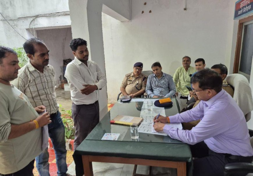 कुठौंद थाना परिसर में डीएम व एसपी की संयुक्त अध्यक्षता में सम्पूर्ण समाधान दिवस का किया गया आयोजन