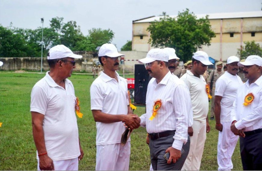 डीआईजी झांसी परिक्षेत्र द्वारा पुलिस लाइन उरई में 28 वीं पुलिस अन्तर्जनपदीय कानपुर जोन की महिला-पुरुष फुटबॉल प्रतियोगिता का किया गया शुभारंभ