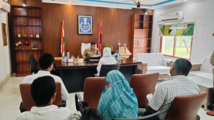 पुलिस अधीक्षक, सोनभद्र द्वारा प्रतिदिन की भांति जनता दर्शन में आए फरियादियों की सुनी गई समस्याएं