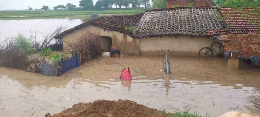 भूमाफियाओं द्वारा सरकारी जमीन के कब्जे को मूसलाधार बारिश ने हटाया कब्जा (प्रकृति)