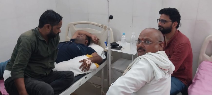 उ0प्र0 लेखपाल संघ के मंत्री संदीप वर्मा अस्वस्थ उपजिलाधिकारी सिरौलीगौसपुर प्रीति सिंह ने संयुक्त चिकित्सालय सिरौलीगौसपुर में उपचार के लिए भर्ती कराया