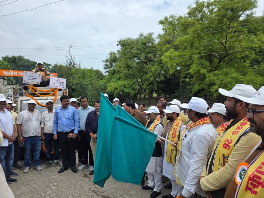 विधायक सुरेश्वर सिंह ने हरी झंडी दिखाकर स्कूल चलो अभियान बाइक रैली को किया रवाना