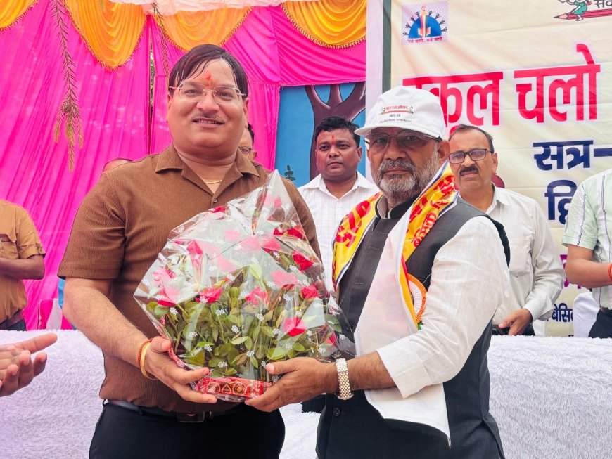 विधायक सुरेश्वर सिंह ने हरी झंडी दिखाकर स्कूल चलो अभियान बाइक रैली को किया रवाना
