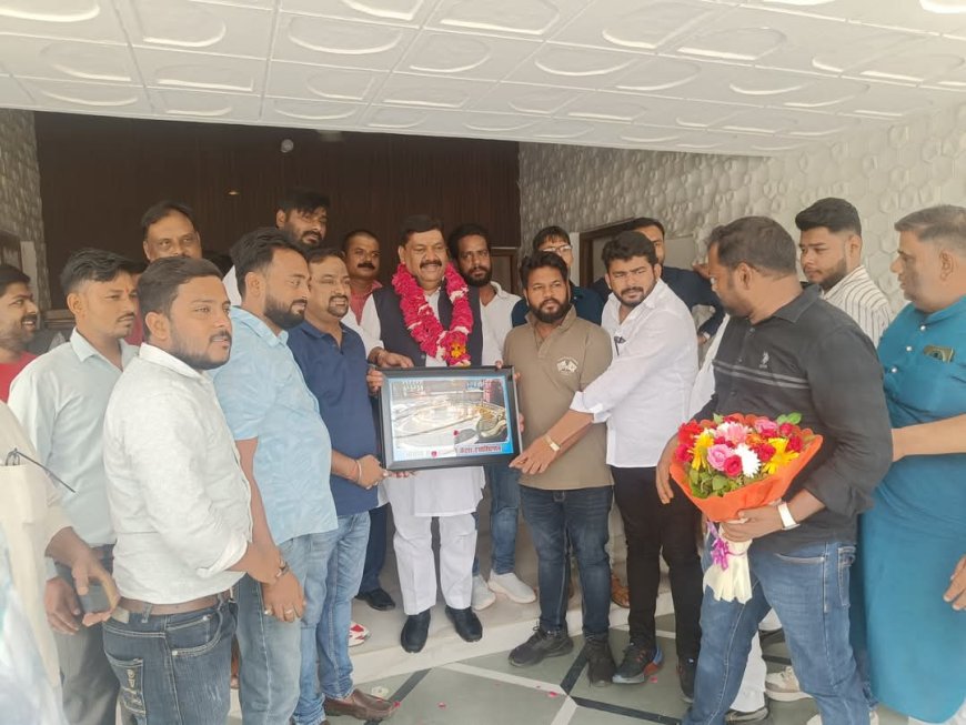 बाराबंकी कैटर्स एसोसिएशन के नवनिर्वाचित पदाधिकारी पूर्व कैबिनेट मंत्री अरविंद कुमार सिंह गोप से मिले