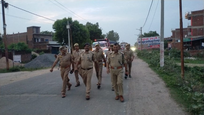 श्रावण मास/कांवड यात्रा के दृष्टिगत अपर पुलिस अधीक्षक चित्रकूट के नेतृत्व में थाना राजापुर पुलिस ने कस्बा राजापुर में पैदल गस्त कर संदिग्ध वाहनो/व्यक्तियों की चेकिंग की गयी