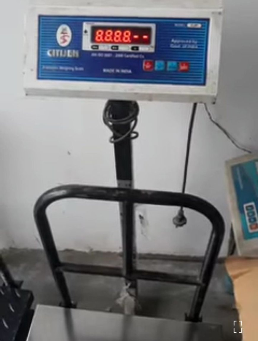 पचपेड़वा विकासखंड हरिया चंद्रसी में कोटेदार धीरज पाल पर वितरण में राशन गंभीर अनियमितताओं के