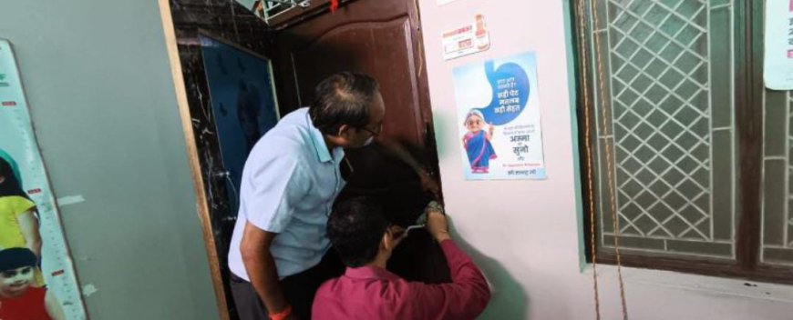 मासूम की मौत के बाद कोंच के प्राइवेट क्लीनिक को स्वास्थ्य विभाग की टीम ने किया सील