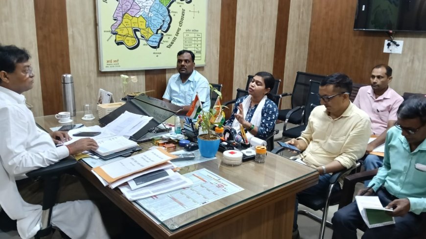 बी डी ओ संजीव गुप्ता ने विकास कार्यों की समीक्षा बैठक किया
