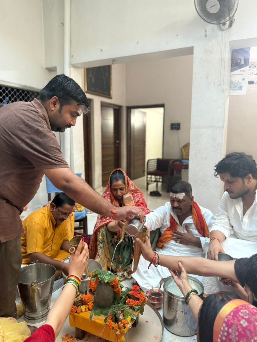 पूर्व मंत्री अरविंद कुमार सिंह गोप ने परिवार के साथ रुद्राभिषेक कर देश प्रदेश की खुशहाली के लिए भगवान भोलेनाथ से प्रार्थना किया