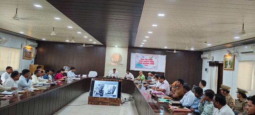 जिलाधिकारी  शिवशरणप्पा जीएन की अध्यक्षता में जिला गंगा समिति, जिला पर्यावरण समिति एवं जिला वृक्षारोपण  समिति की बैठक कलेक्ट्रेट सभागार में संपन्न हुई ।