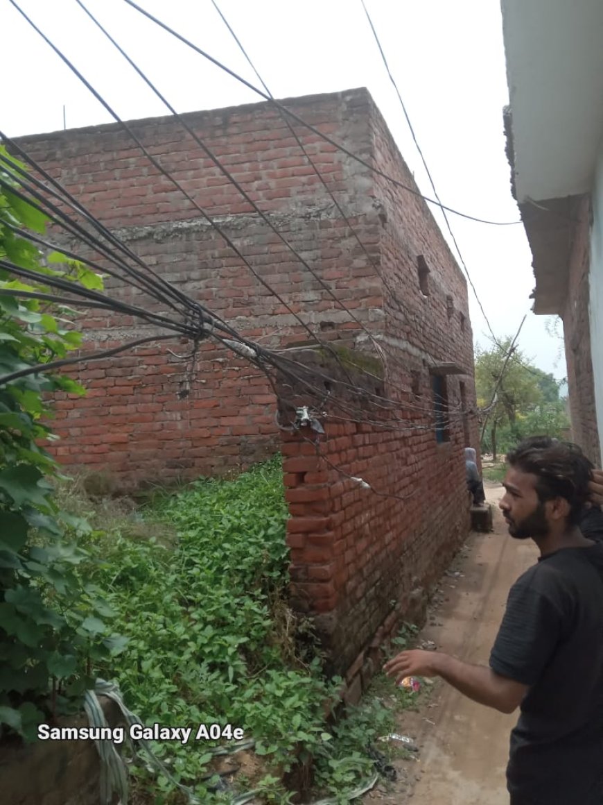 नगर पालिका शास्त्री नगर शोभा सिंह के पुरवा में लटक रही मौत