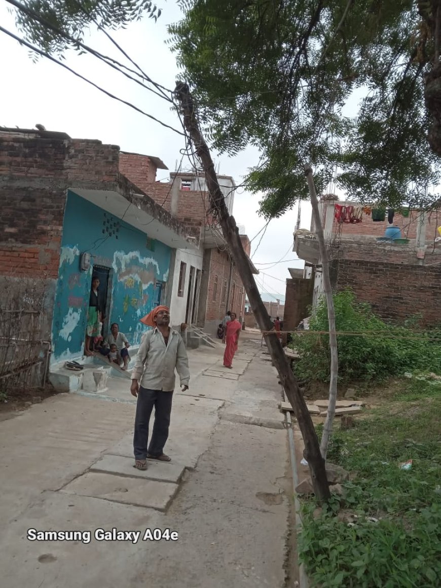 नगर पालिका शास्त्री नगर शोभा सिंह के पुरवा में लटक रही मौत