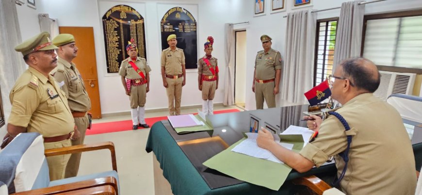 पुलिस अधीक्षक चित्रकूट ने शुक्रवार की परेड की सलामी लेकर परेड का निरीक्षण तत्पश्चात पुलिस लाइन का भ्रमण किया