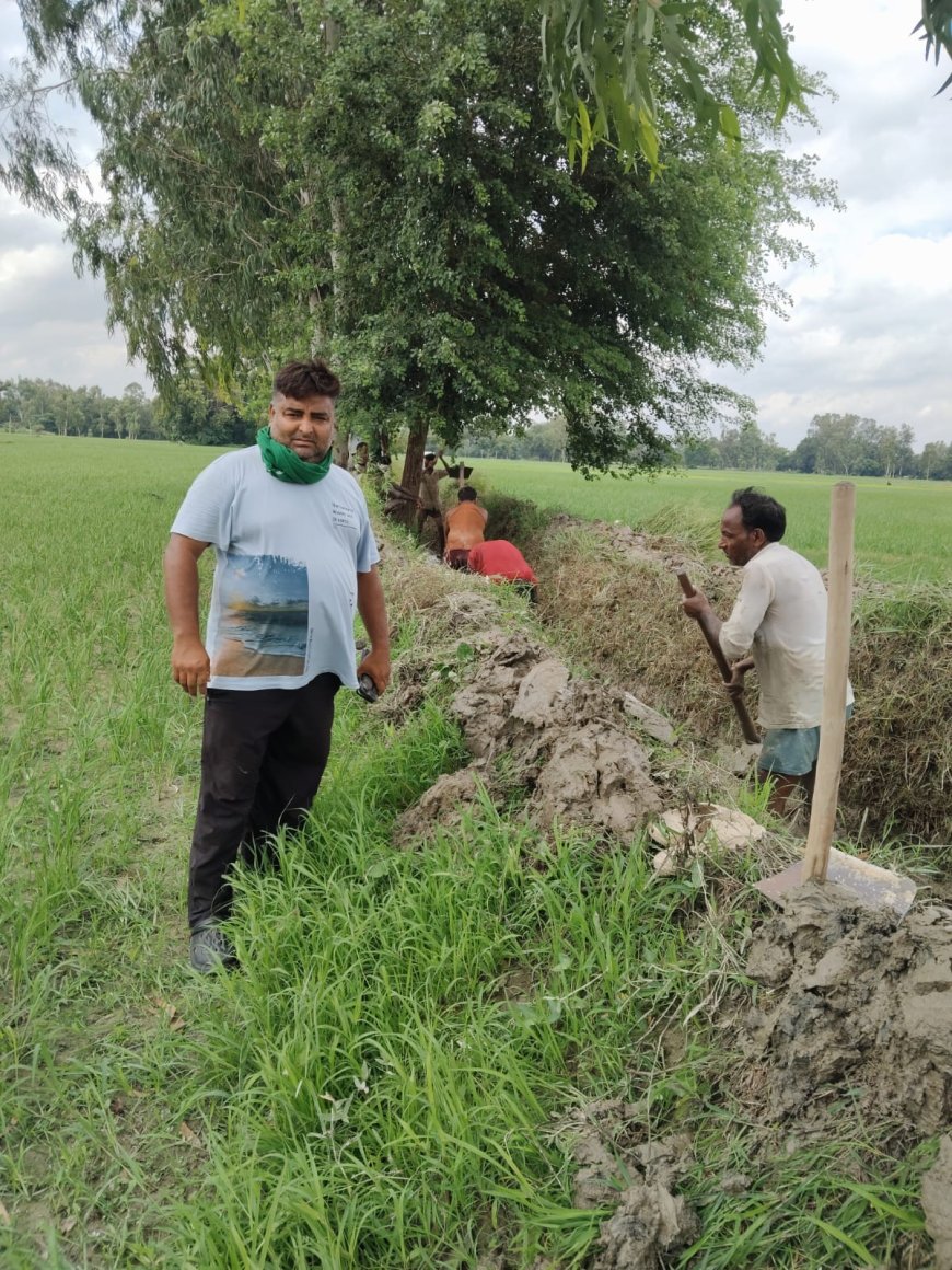 किसानों ने नहर कुलाबे की श्रमदान कर सफाई किया