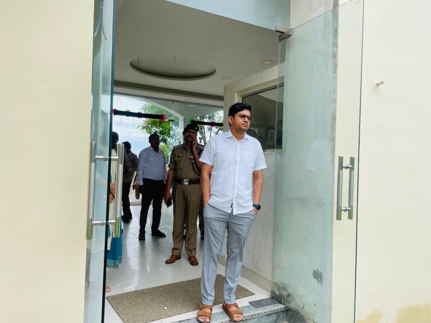 जिलाधिकारी एवं पुलिस अधीक्षक चित्रकूट द्वारा सुषमा स्वरूप इण्टरनेशनल स्कूल अशोह पहाड़ी में आयोजित होने वाली समीक्षा अधिकारी/सहायक समीक्षा अधीकारी (प्रा0) परीक्षा-2023 को सकुशल नकलविहीन,शान्तिपूर्ण ढंग से सम्पन्न कराये जाने हेतु निरीक्षण किया गया।
