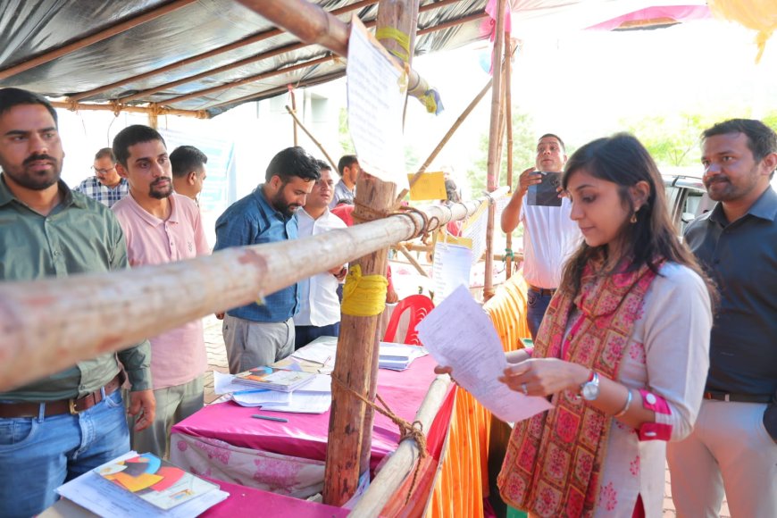 कोट व पौड़ी विकासखण्डों में चुनावी तैयारियों का जिलाधिकारी ने किया प्रत्यक्ष अवलोकन।