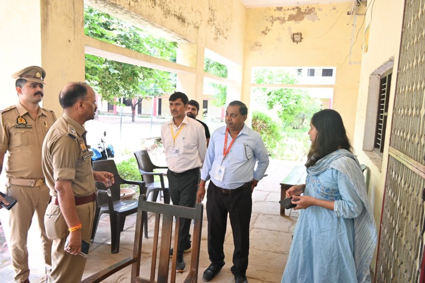 जनपद  चित्रकूट में आयोजित हो रही समीक्षा अधिकारी/सहायक समीक्षा अधीकारी (प्रा0) परीक्षा-2023 को सकुशल नकलविहीन,शान्तिपूर्ण एवं पारदर्शी ढंग से सम्पन्न कराये जाने परीक्षा केन्द्रों का भ्रमण कर निरीक्षण किया गया