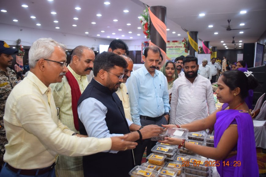सम्पूर्णता अभियान सम्मान समारोह का हुआ आयोजन कलेक्टर ने वोकल फार लोकल की तर्ज पर आयोजित आकांक्षी हाट का किया अवलोकन स्वस्थ्य समाज से स्वास्थ्य जिला एवं स्वस्थ्य प्रदेश का निर्माण संभव है /कलेक्टर